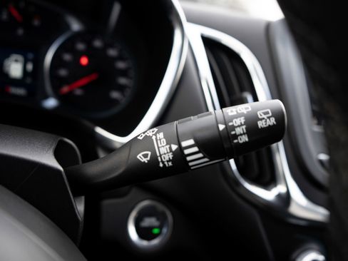 Used 2024 Chevrolet Equinox LT image 25