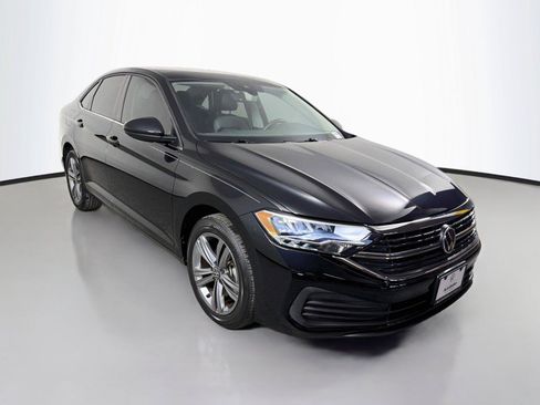 Used 2022 Volkswagen Jetta SE FWD image 3