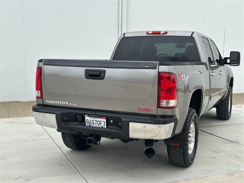 Used 2007 GMC Sierra 2500 SLE w/ Z71 Off-Road Package AWD/4WD image 7
