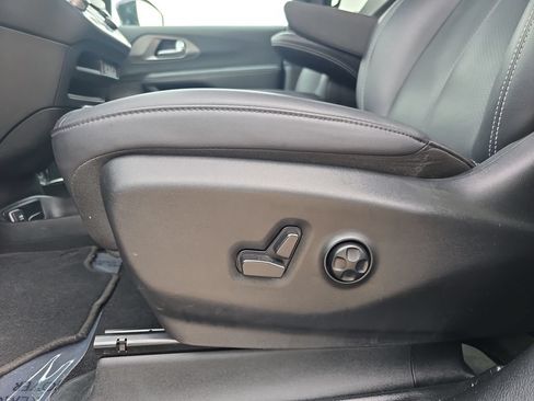 Used 2025 Chrysler Pacifica Select FWD image 32