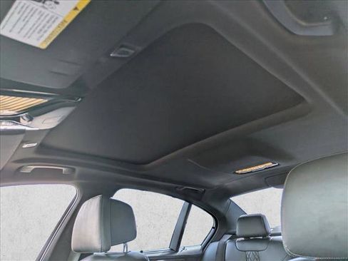 Used 2019 BMW M550i xDrive image 16