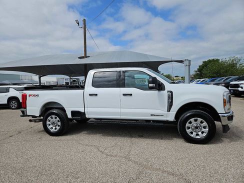 Used 2024 Ford F250 XLT w/ FX4 Off-Road Package AWD/4WD image 9