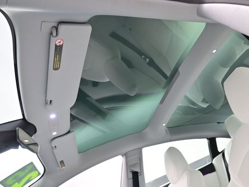 Used 2025 Tesla Model 3 Long Range RWD image 16