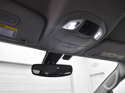 Used 2018 Chrysler Pacifica Touring-L Plus image 19