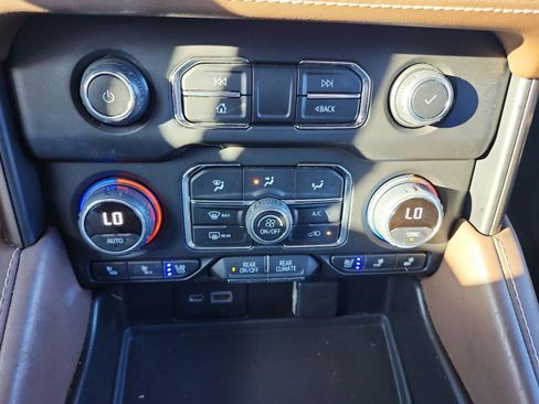 Used 2022 Chevrolet Suburban High Country image 20