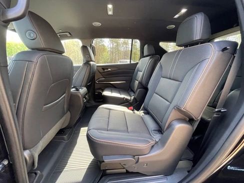 New 2026 Chevrolet Traverse High Country w/ LPO, Floor Liner Package FWD image 19