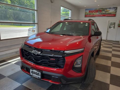 Used 2025 Chevrolet Equinox RS w/ Convenience Package III FWD image 2