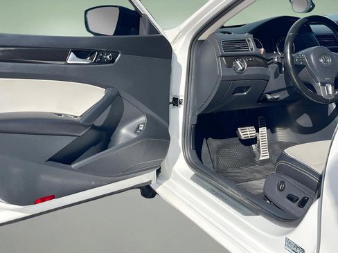 Used 2015 Volkswagen Passat 1.8T Sport image 11