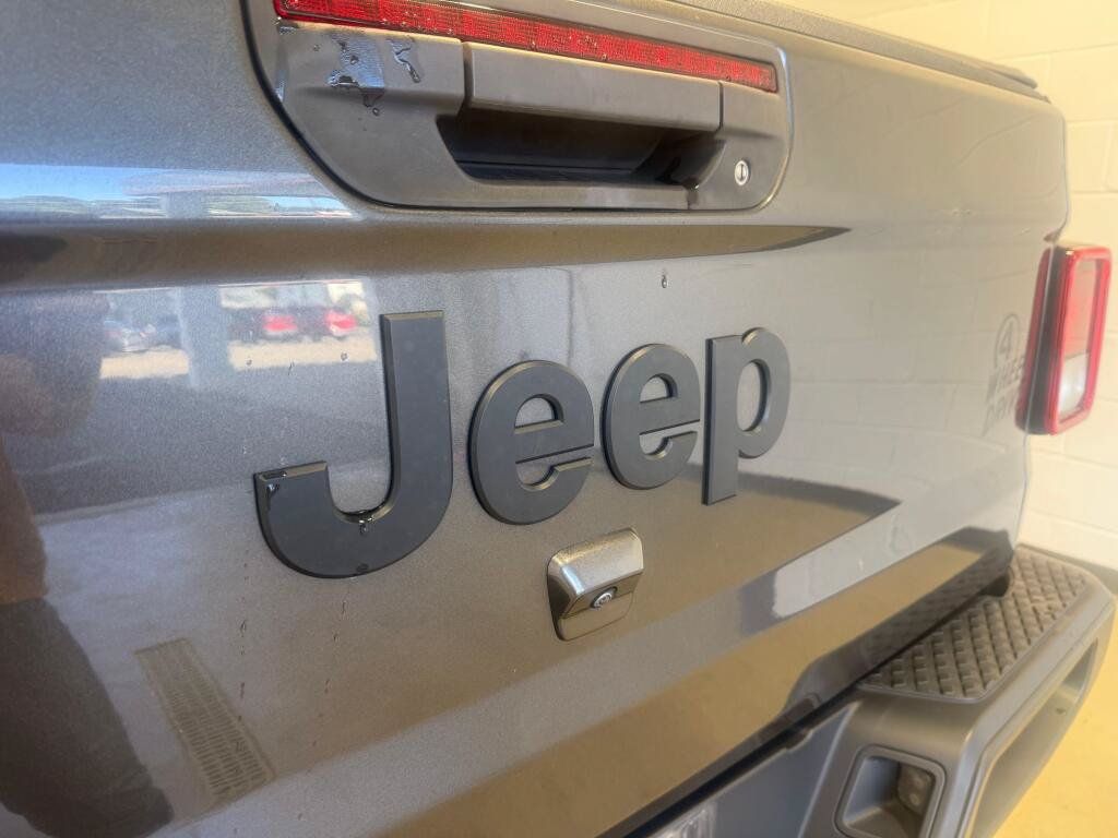 Used 2021 Jeep Gladiator Sport AWD/4WD image 14