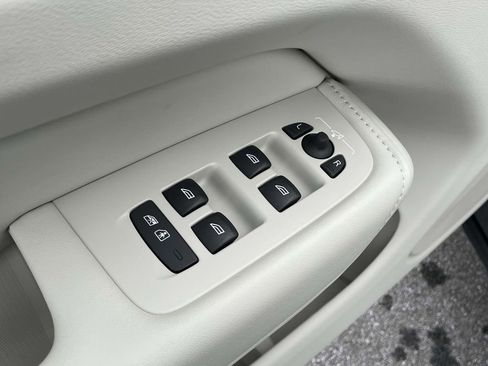 New 2026 Volvo XC60 B5 Ultra w/ Protection Package Premier image 7