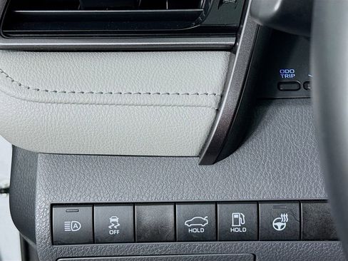 Used 2021 Toyota Camry LE image 14