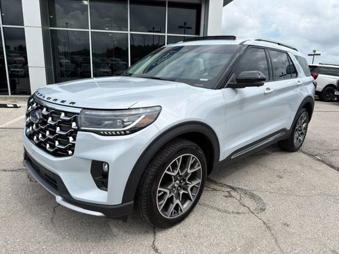 Used 2025 Ford Explorer Platinum w/ Ultimate Package AWD/4WD image 3