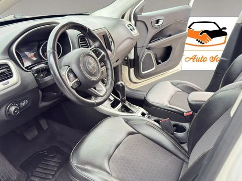Used 2018 Jeep Compass Latitude w/ Popular Equipment Group AWD/4WD image 9