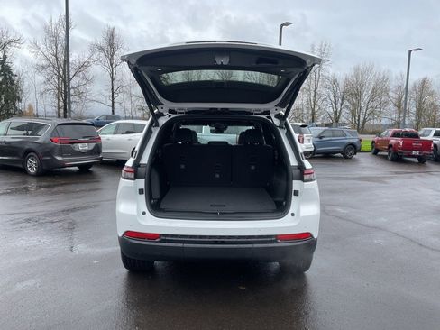 New 2025 Jeep Grand Cherokee Limited w/ Luxury Tech Group II image 4