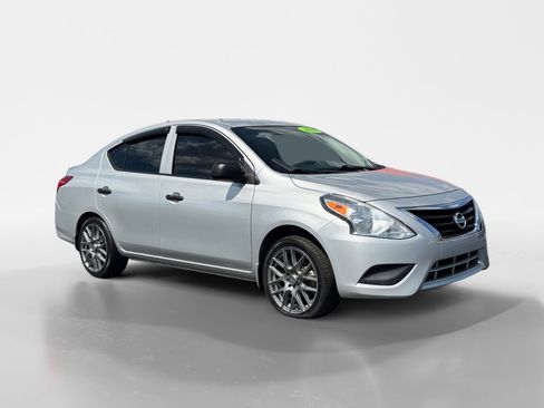 Used 2015 Nissan Versa S FWD image 8