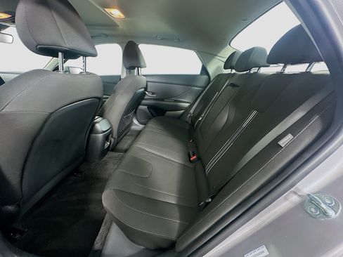 Used 2025 Hyundai Elantra SEL FWD image 29