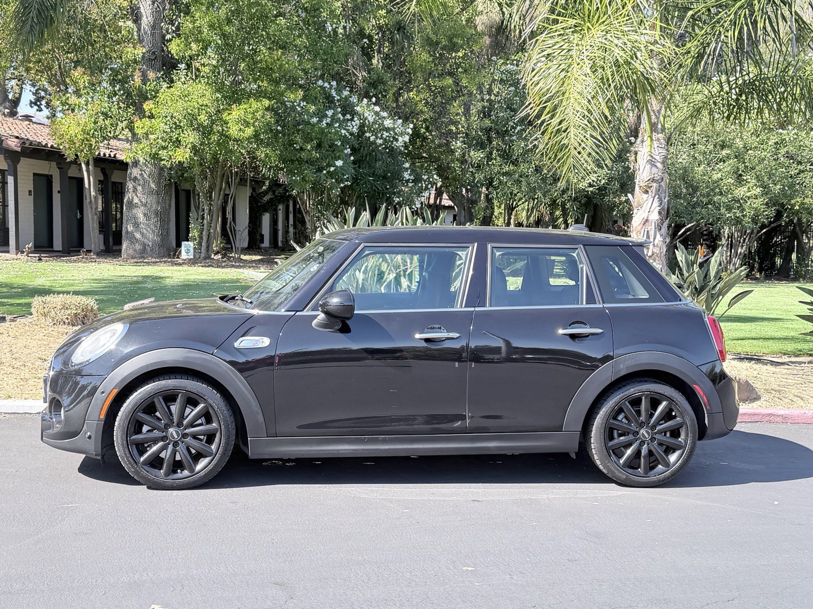 Used 2018 MINI Cooper S FWD image 2