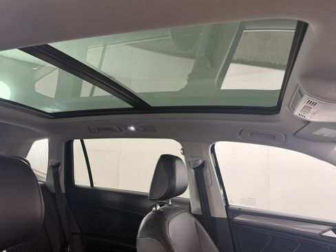 Used 2022 Volkswagen Tiguan SE AWD/4WD image 13
