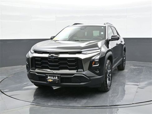 Used 2025 Chevrolet Equinox ACTIV w/ Safety and Technology Package image 2