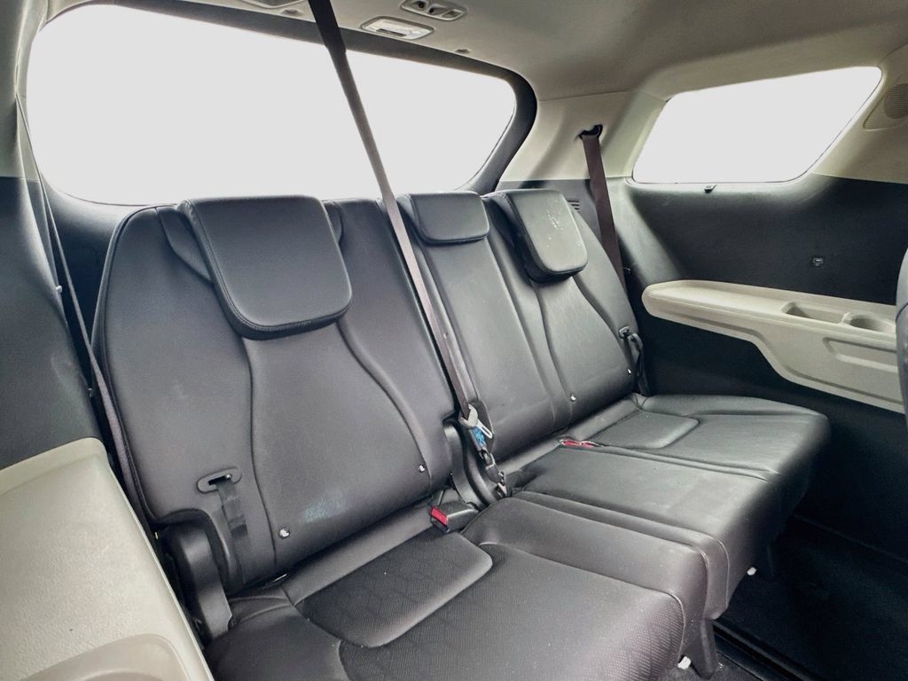 Certified 2024 Kia Carnival EX FWD image 30