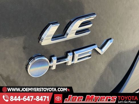 Used 2025 Toyota Corolla LE image 11