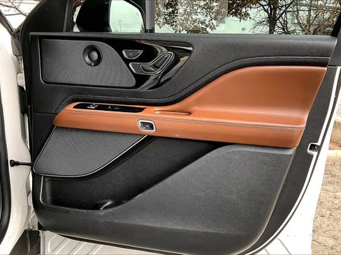 Used 2022 Lincoln Aviator Reserve w/ Elements Package Plus image 22