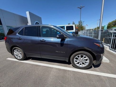 Used 2018 Chevrolet Equinox LT image 2