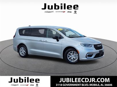 Used 2024 Chrysler Pacifica Touring-L