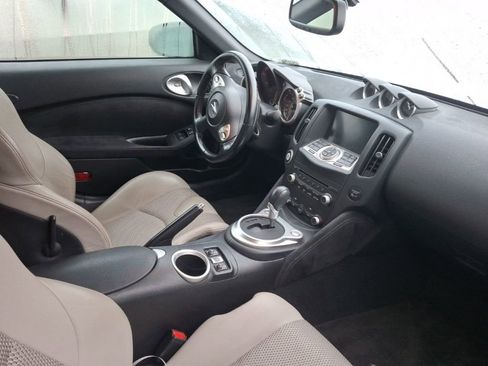 Used 2010 Nissan 370Z Touring w/ Sport Pkg image 13
