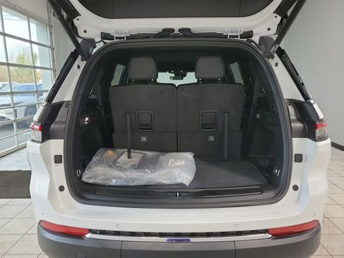 New 2025 Jeep Grand Cherokee L Limited image 8