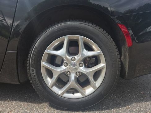 Used 2019 Chrysler Pacifica Limited FWD image 4
