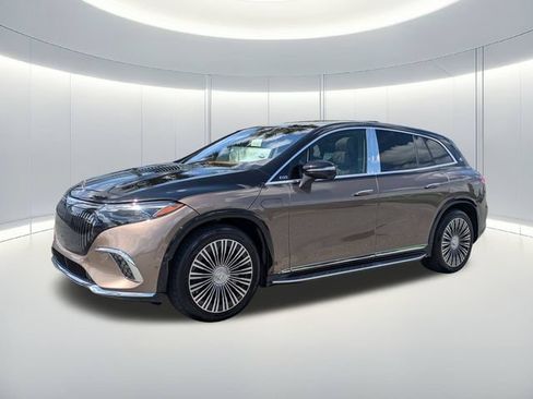 Used 2024 Mercedes-Benz Maybach EQS 680 4MATIC image 2