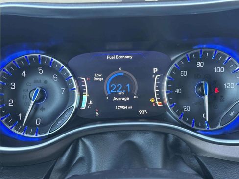 Used 2018 Chrysler Pacifica Touring-L Plus w/ Tire & Wheel Group FWD image 32