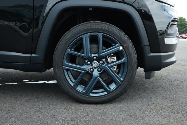 New 2026 Jeep Compass Latitude AWD/4WD image 5