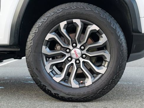 Used 2024 GMC Canyon Denali AWD/4WD image 13