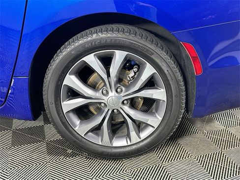 Used 2018 Chrysler Pacifica Limited w/ Tire & Wheel Group image 33