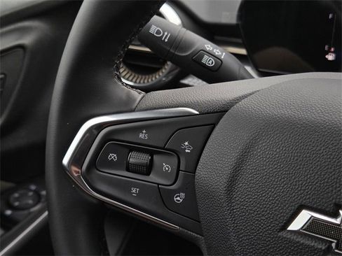 Used 2025 Chevrolet Trax ACTIV w/ Sunroof Package image 24