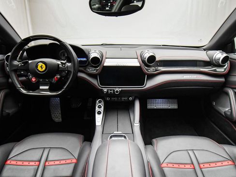 Used 2018 Ferrari GTC4Lusso image 13