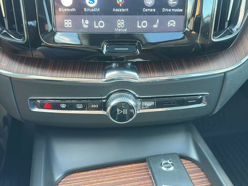 Used 2024 Volvo XC60 B5 Plus w/ Protection Package Premier AWD/4WD image 31