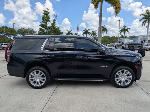Used 2022 Chevrolet Tahoe High Country RWD image 3