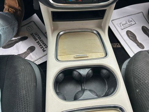 Used 2013 Dodge Grand Caravan SXT w/ Rear Park Assist Pkg image 23