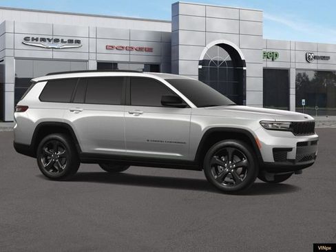 Used 2024 Jeep Grand Cherokee L Altitude AWD/4WD image 10