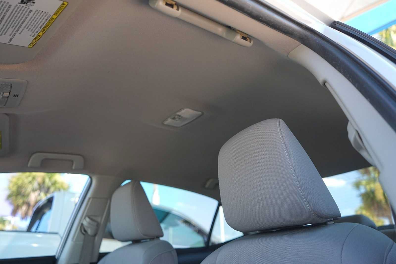 Used 2014 Toyota Corolla LE FWD image 26