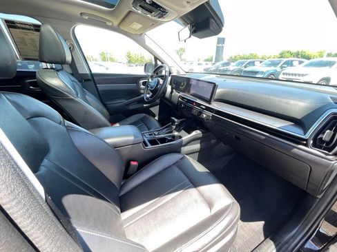 Certified 2025 Kia Sorento S w/ Panoramic Sunroof Package FWD image 30
