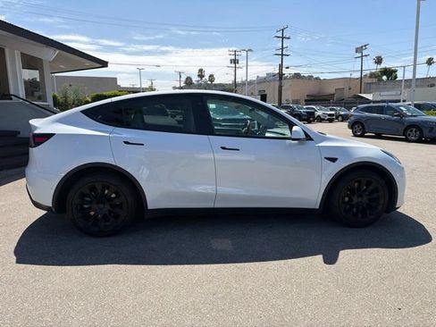 Used 2022 Tesla Model Y Long Range AWD/4WD image 8