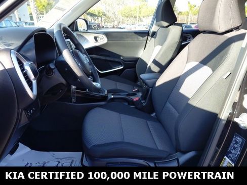 Certified 2025 Kia Soul LX image 20