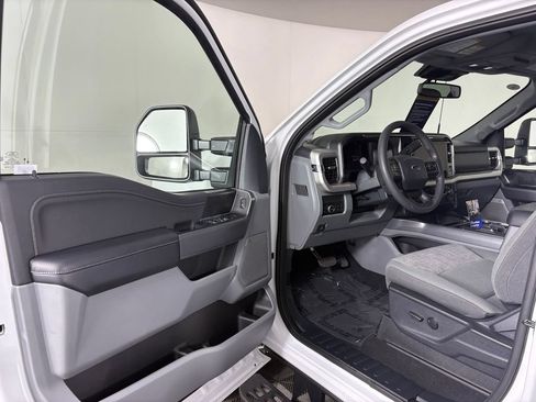 Certified 2025 Ford F250 XLT w/ Black Appearance Package AWD/4WD image 11