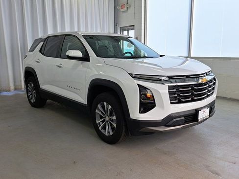 Used 2025 Chevrolet Equinox LT w/ Safety and Technology Package image 4