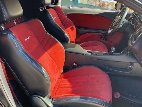 Used 2015 Dodge Challenger SRT Hellcat image 8