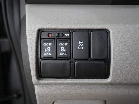 Used 2016 Honda Odyssey SE image 30